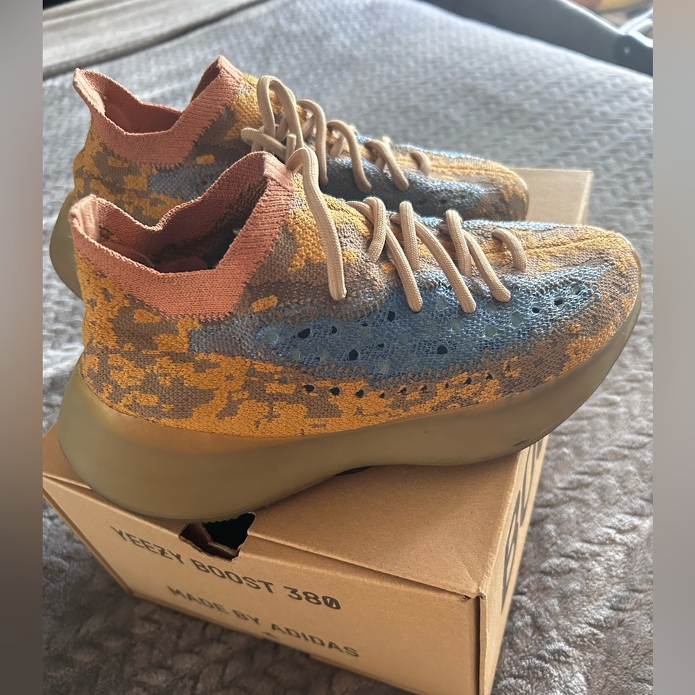 Yeezy boost 380 bluoats like new